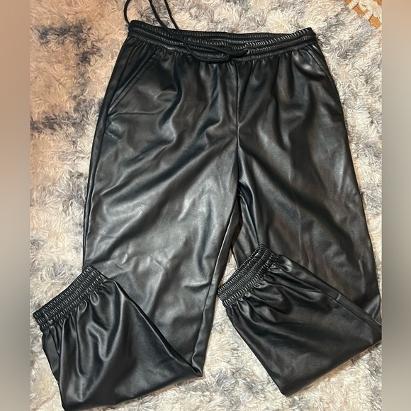 A New Day Women's Vegan Baddie Leather Jogger Pants Medium Black Elastic Waist - Picture 2 of 9